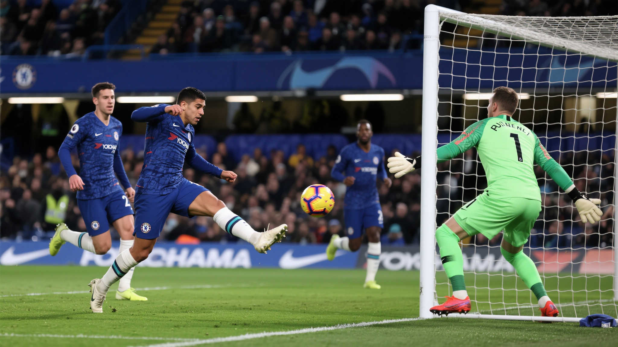 巴甲四强横扫世俱杯次轮,全胜登顶小组力克巴黎切尔西 例如,对阵切尔西时,一记堪称艺术般远距离任意球破门